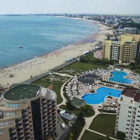 Admiral Plaza C 19 Private Cozy Sunny * ساني بيتش