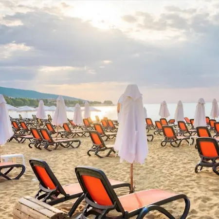 Admiral Plaza C 19 Private Cozy Sunny شقة